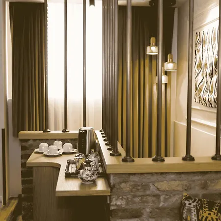 Niles Hotel