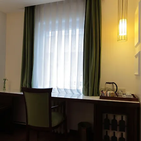 Niles Hotel